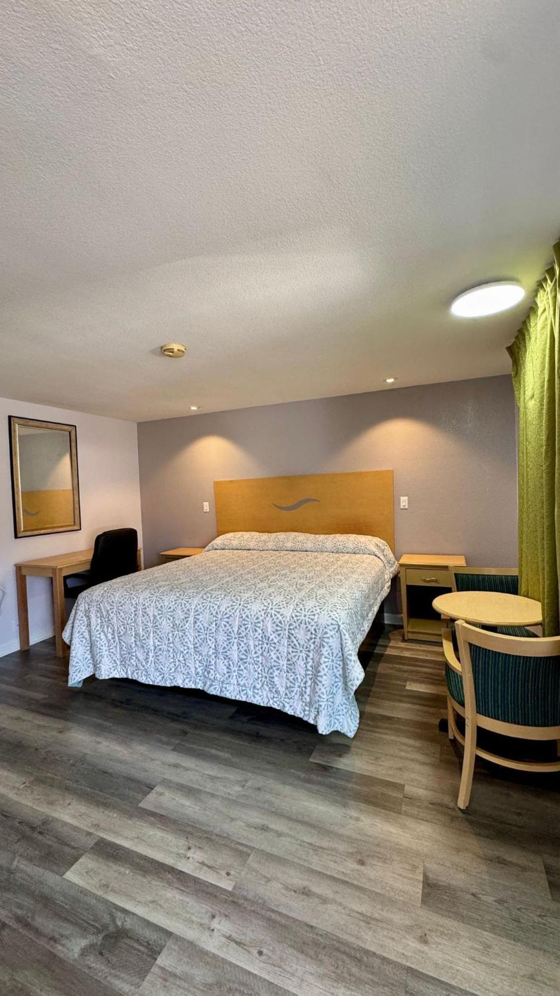 Chisholm'S Motor Inn 소거스 외부 사진