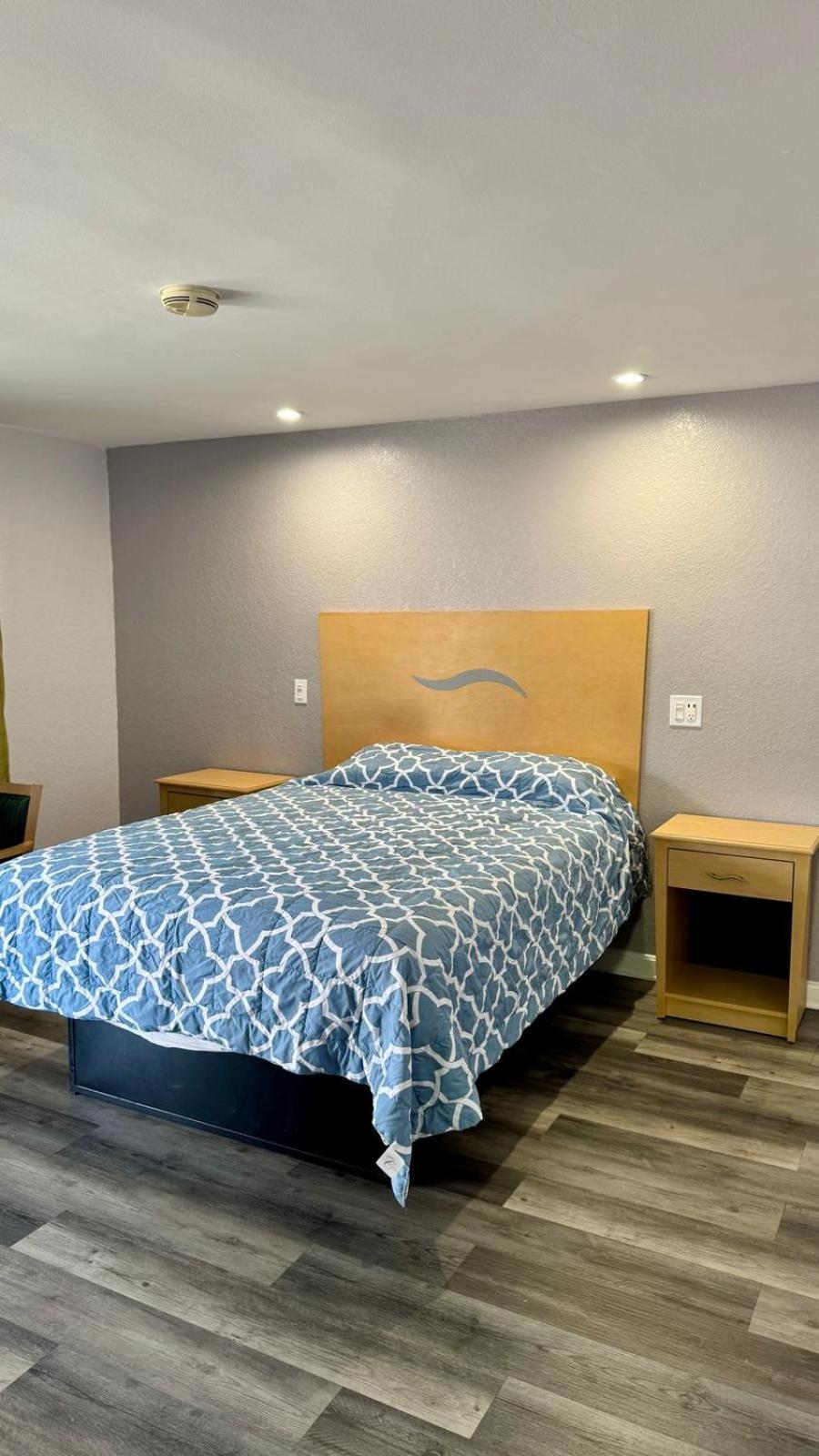 Chisholm'S Motor Inn 소거스 외부 사진