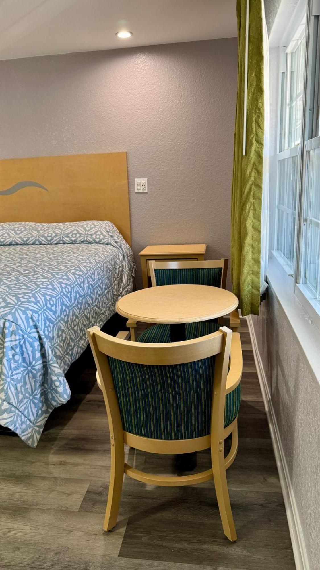 Chisholm'S Motor Inn 소거스 외부 사진