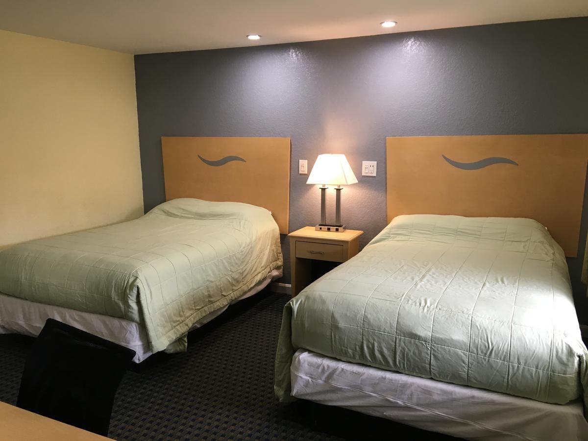Chisholm'S Motor Inn 소거스 외부 사진