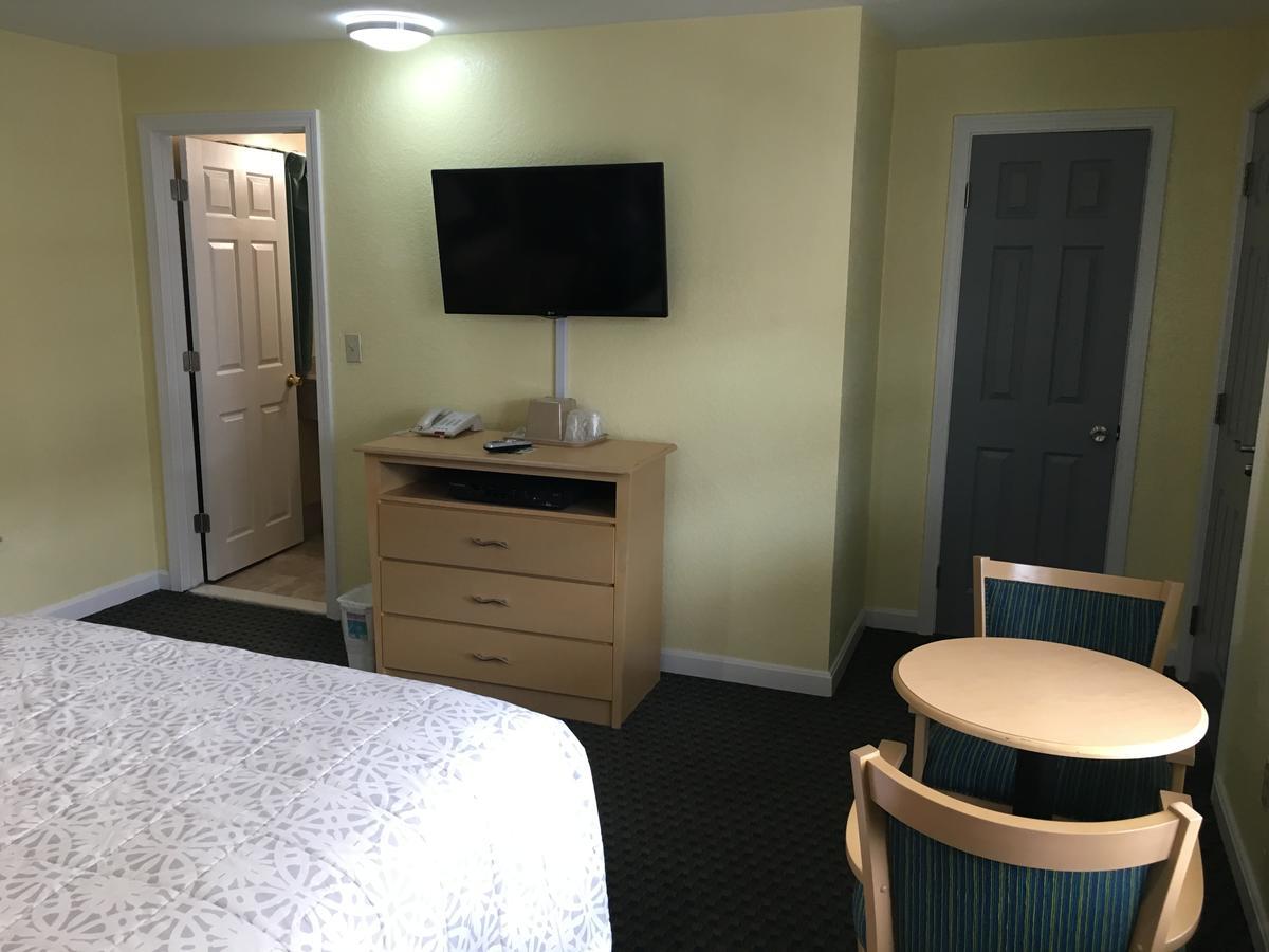 Chisholm'S Motor Inn 소거스 외부 사진